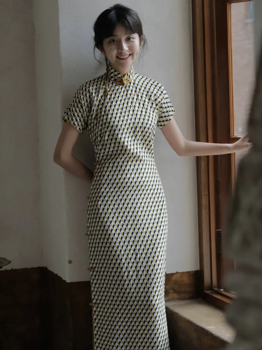 Duo Lun 多伦 1930s Retro Patterned Cotton Silk Short Sleeve Qipao