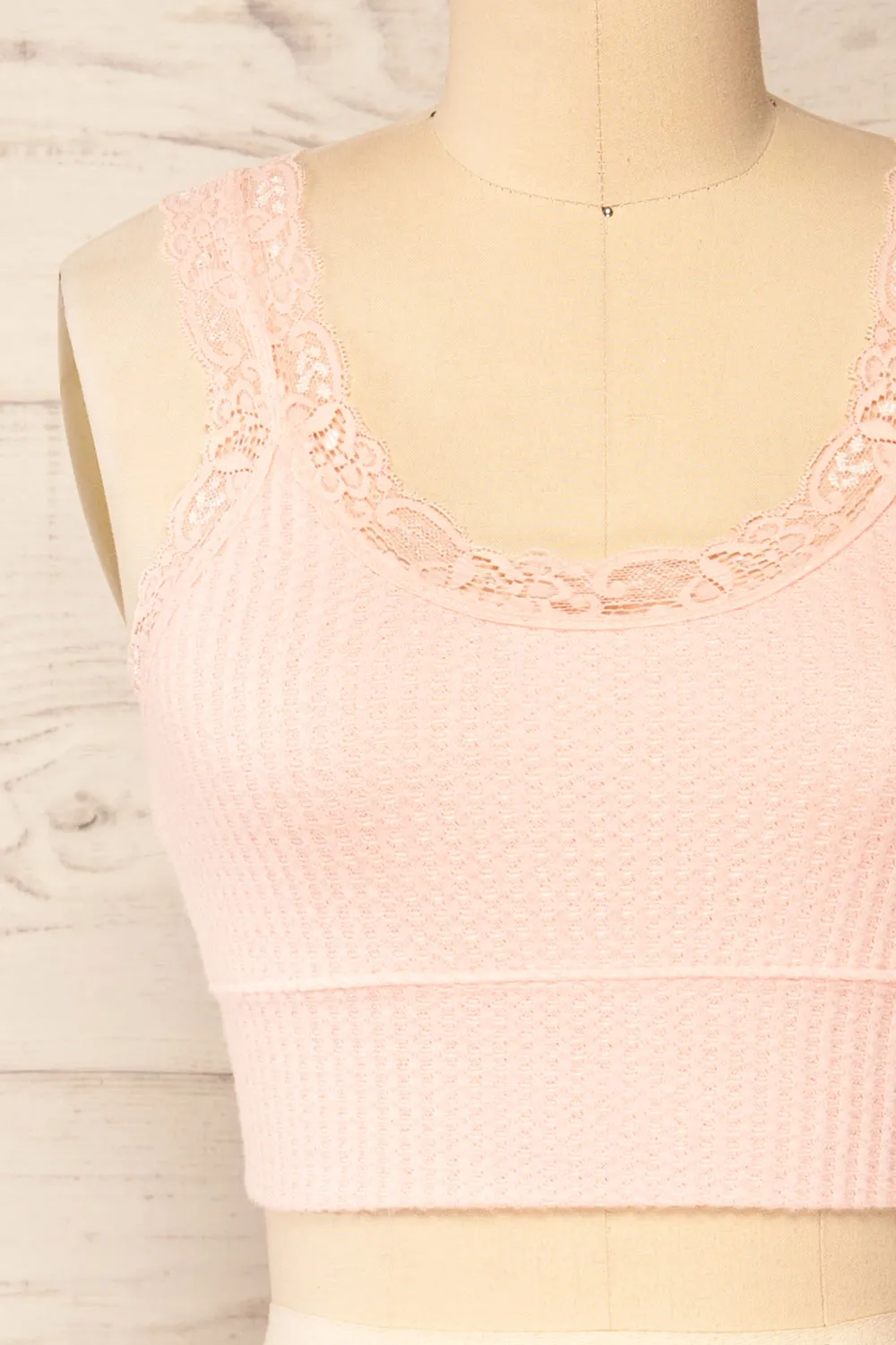 Pregje | V-Neck Cropped Cami w/ Lace Details