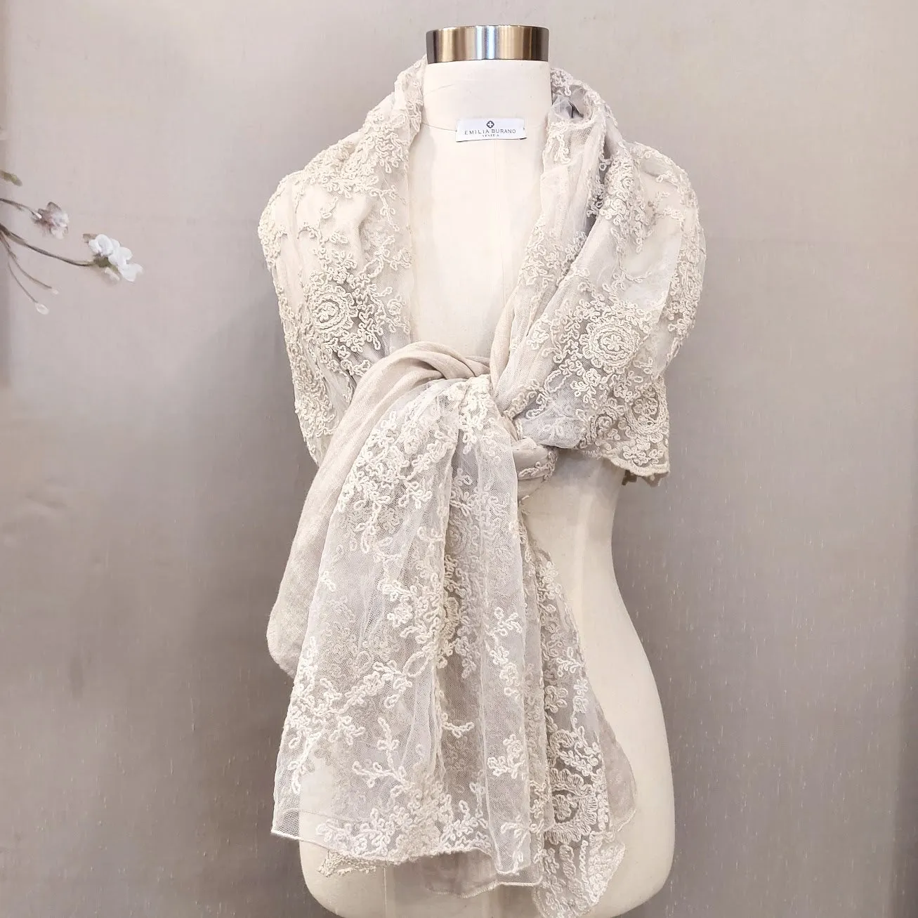 "CORINNE" Ivory lace and linen scarf