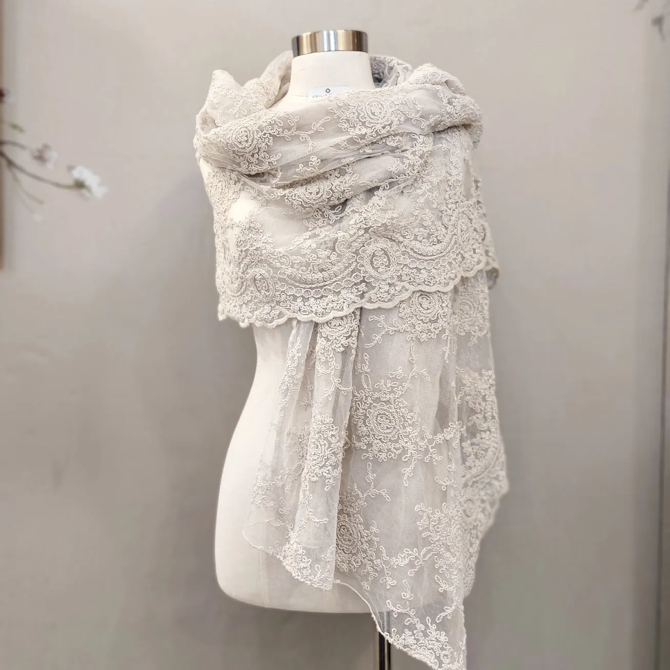 "CORINNE" Ivory lace and linen scarf