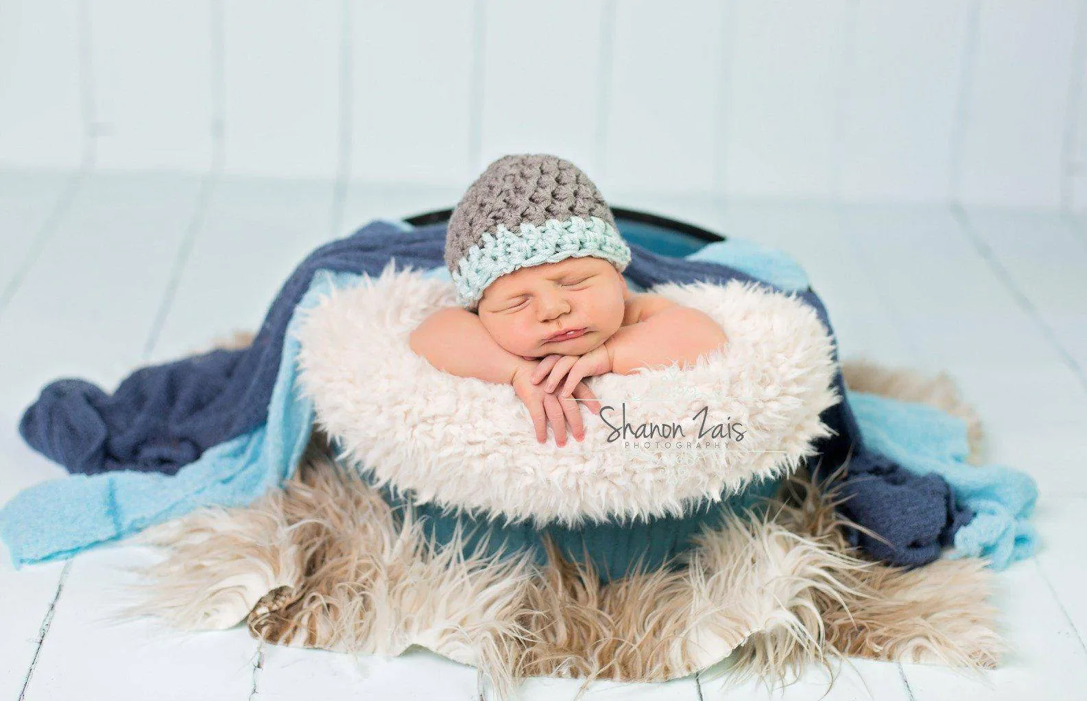 SET Gray Newborn Baby Hat Glacier Blue Edge and Stretch Knit Wraps