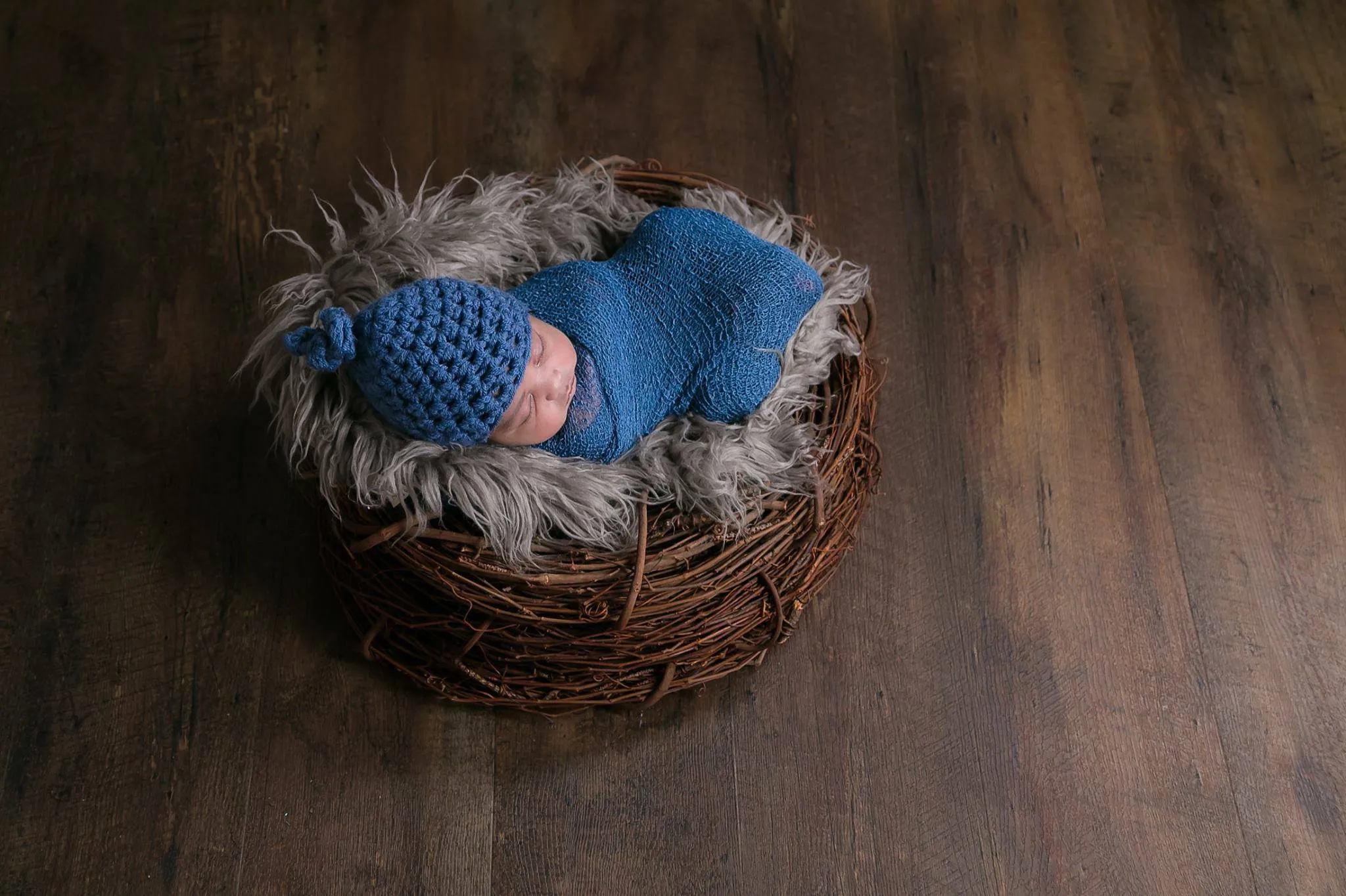 SET Wood Nest, Oyster Flokati Fur, Denim Knot Hat, Stretch Knit Wrap