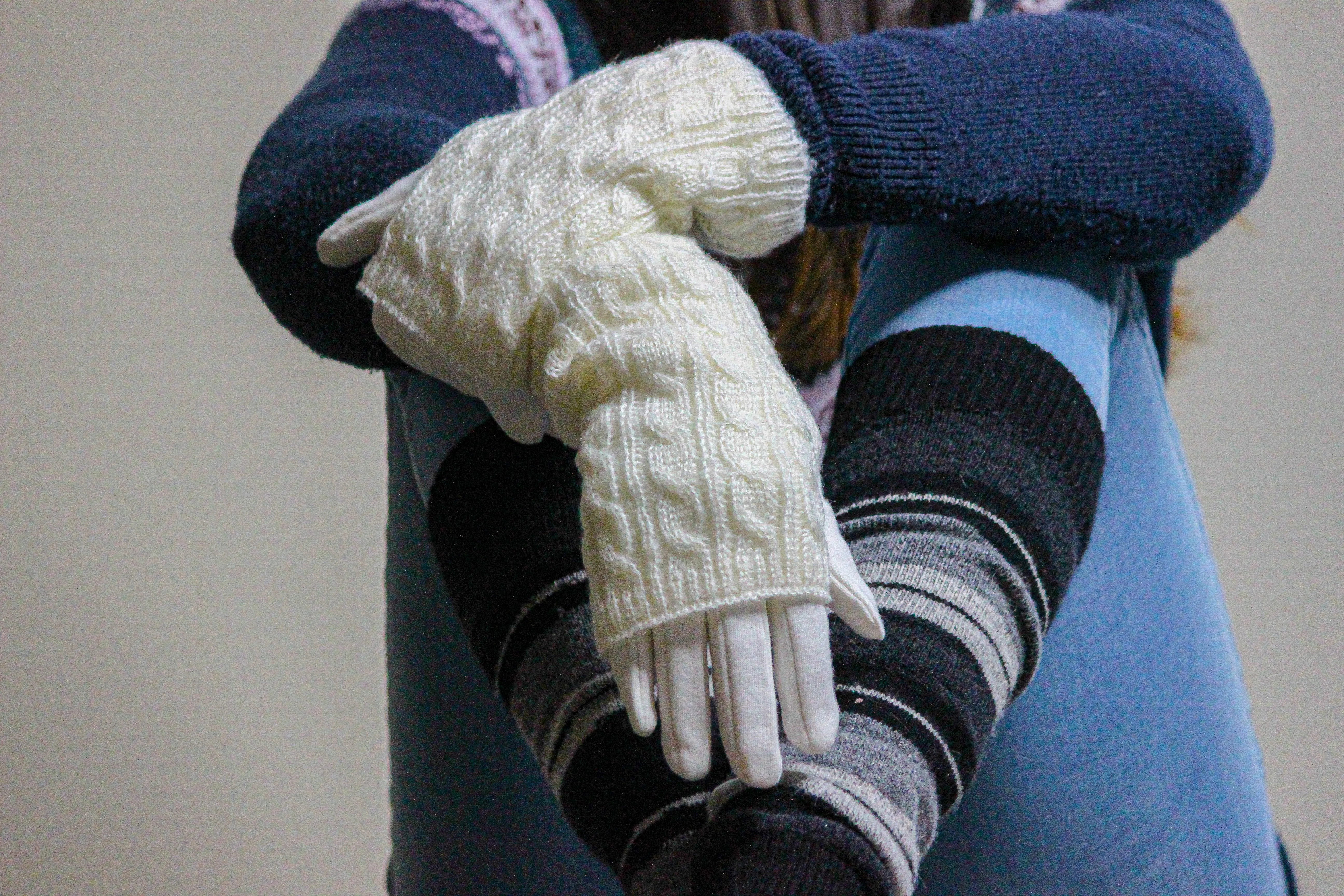 Women's Touch Screen Texting Gloves in Cable Knit and Furry Lining Comfort for Your Hands